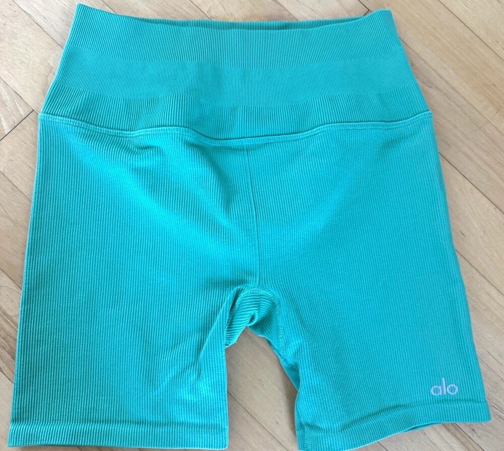 Alo Women’s Green Ribbed Knit Biker Shorts Yoga Pull On Stretch Compression XS/S